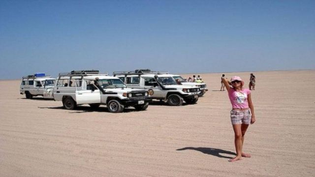 Safari Privé en Jeep Land Cruiser – Immersion et Tradition Bédouine