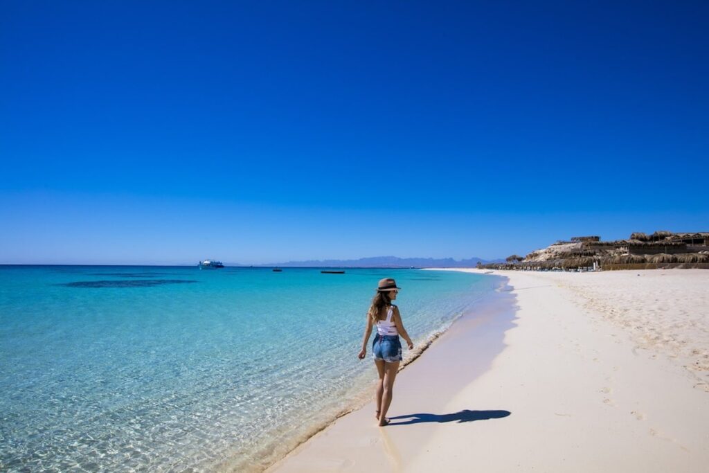 Échappée Exclusive à l’Île de Mahmya – Les Caraïbes Égyptiennes