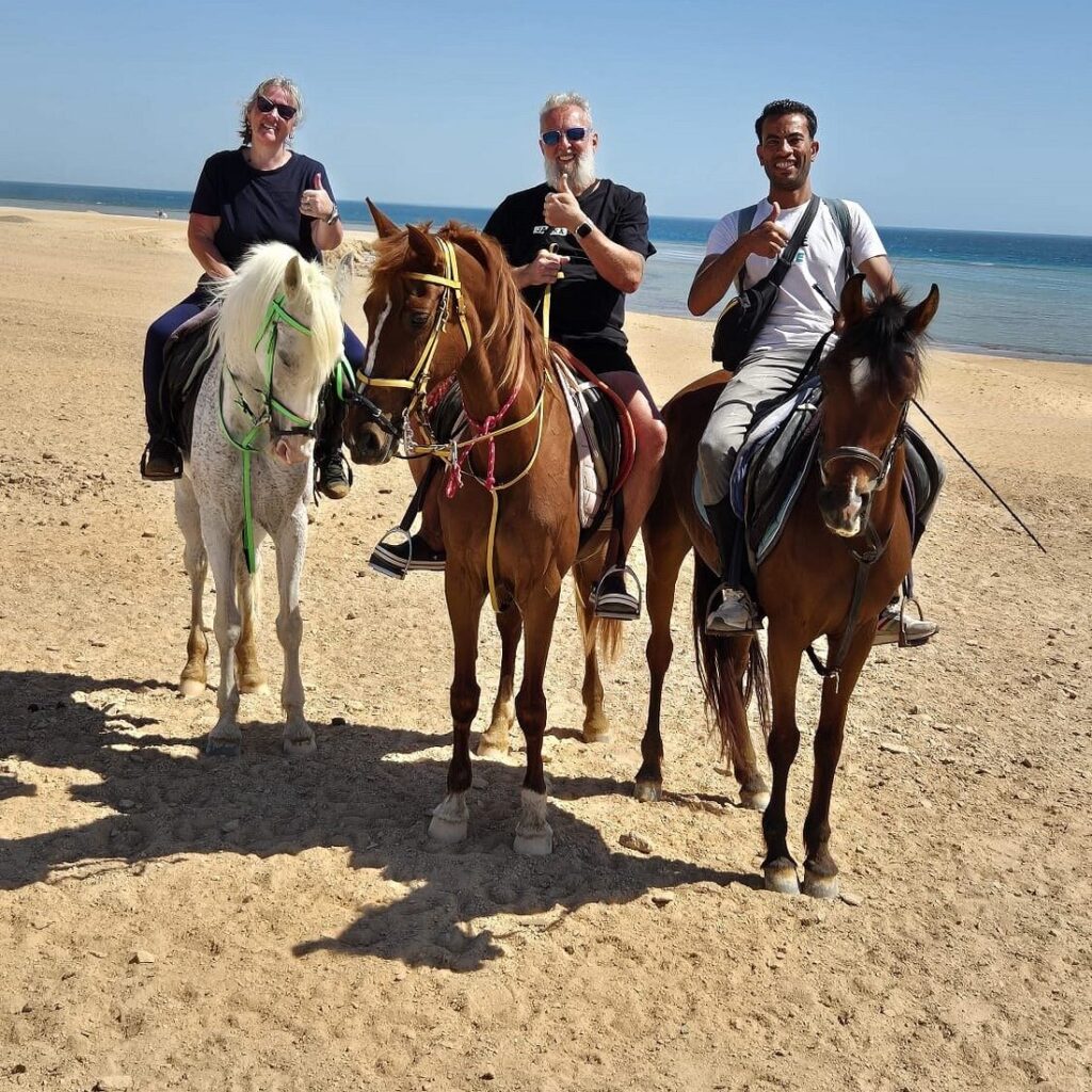 Chevauchée Fantastique : Randonnée Équestre Privée entre Désert et Mer à Hurghada