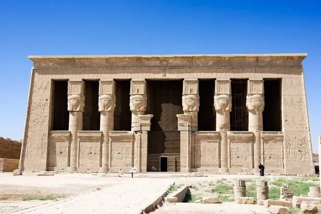 Dendérah et Abydos en Privé – Couleurs Sacrées et Mystères d’Osiris depuis Hurghada