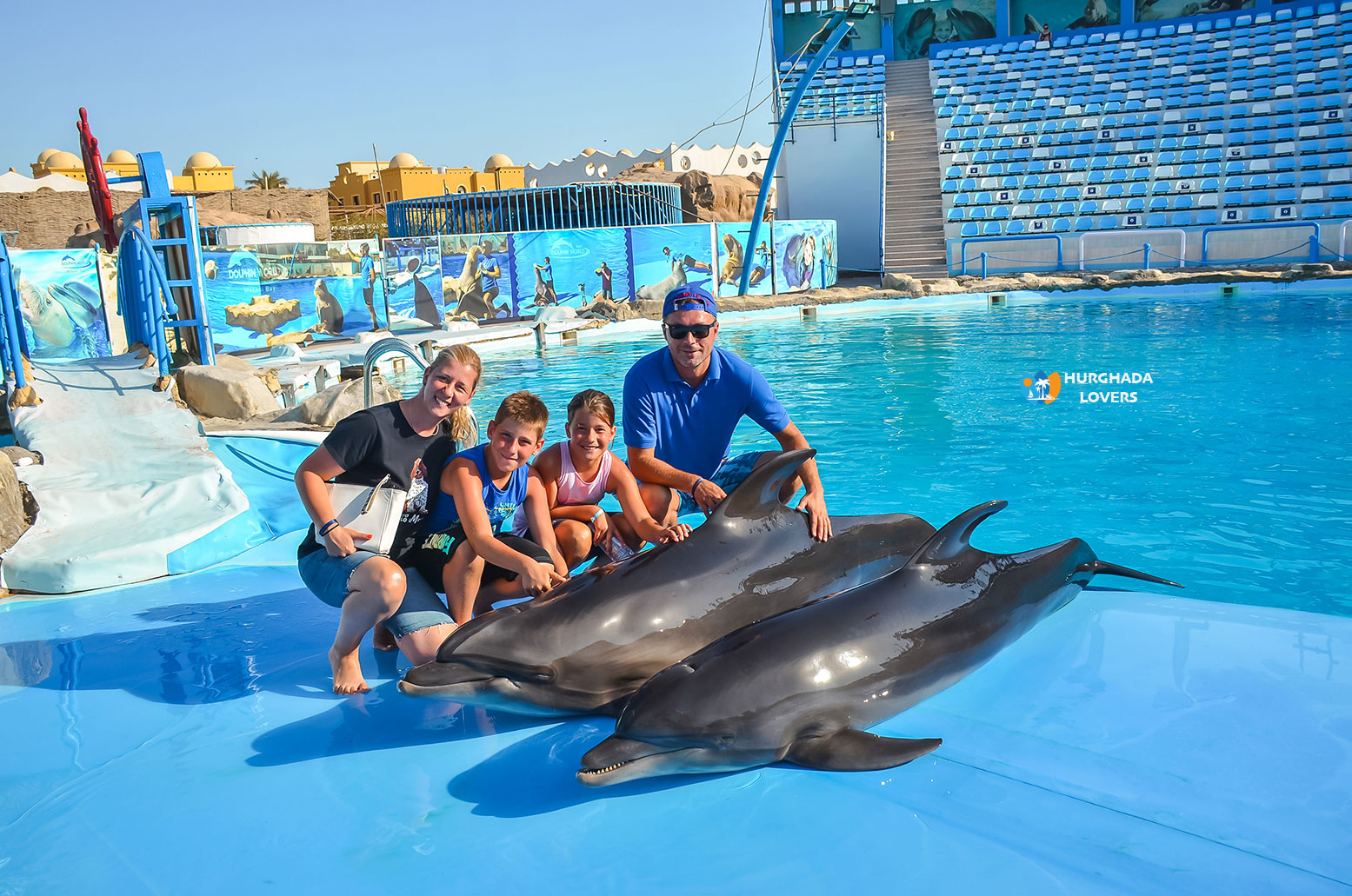 photos-outside-the-Swimming-Pool-with-the-Dolphins-Family-Kids